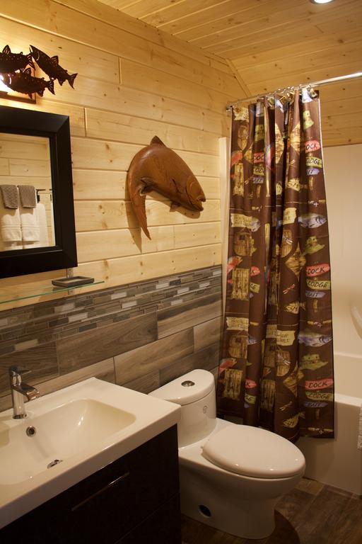 Brown'S Bay Resort Campbell River Room photo