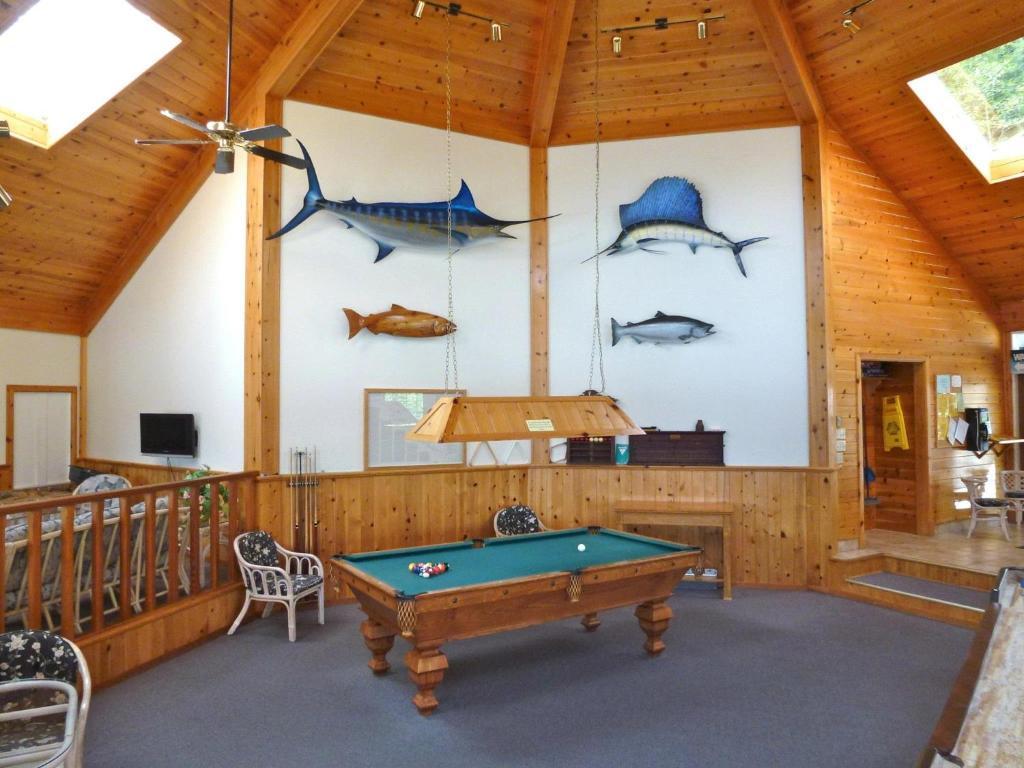 Brown'S Bay Resort Campbell River Exterior photo