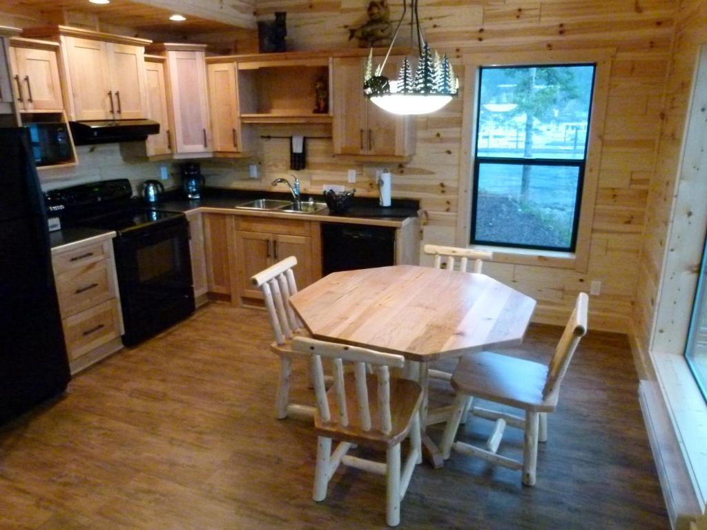 Brown'S Bay Resort Campbell River Room photo