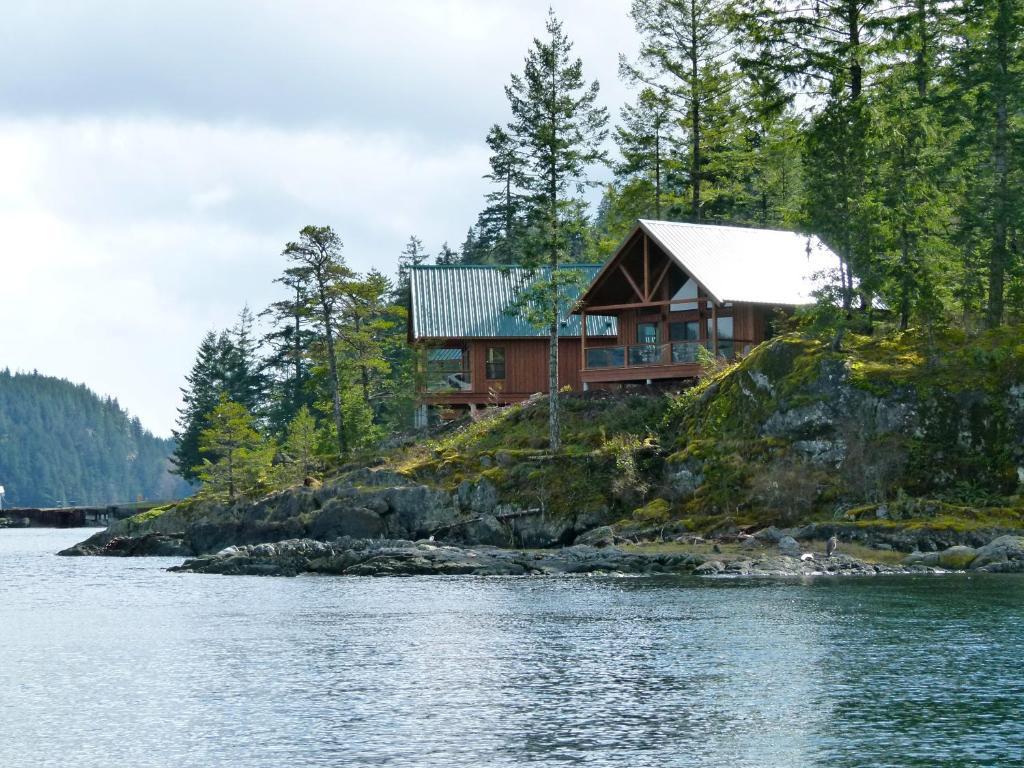Brown'S Bay Resort Campbell River Room photo